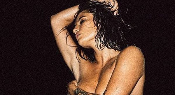 I don’t know what it is about seeing a sexy woman dressed up like
Slave Leia
from
Star Wars
, but almost without fail it stirs something inside us like very few other things can.
That goes double ...